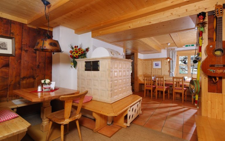 Breslauerhütte Gastraum Breslauerhütte Gastraum